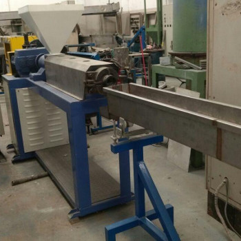 Extrusora para fabricação de  Fibra Sintética